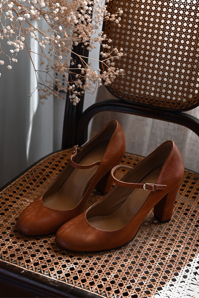 Isabella | Classic Vintage Buckle Heels