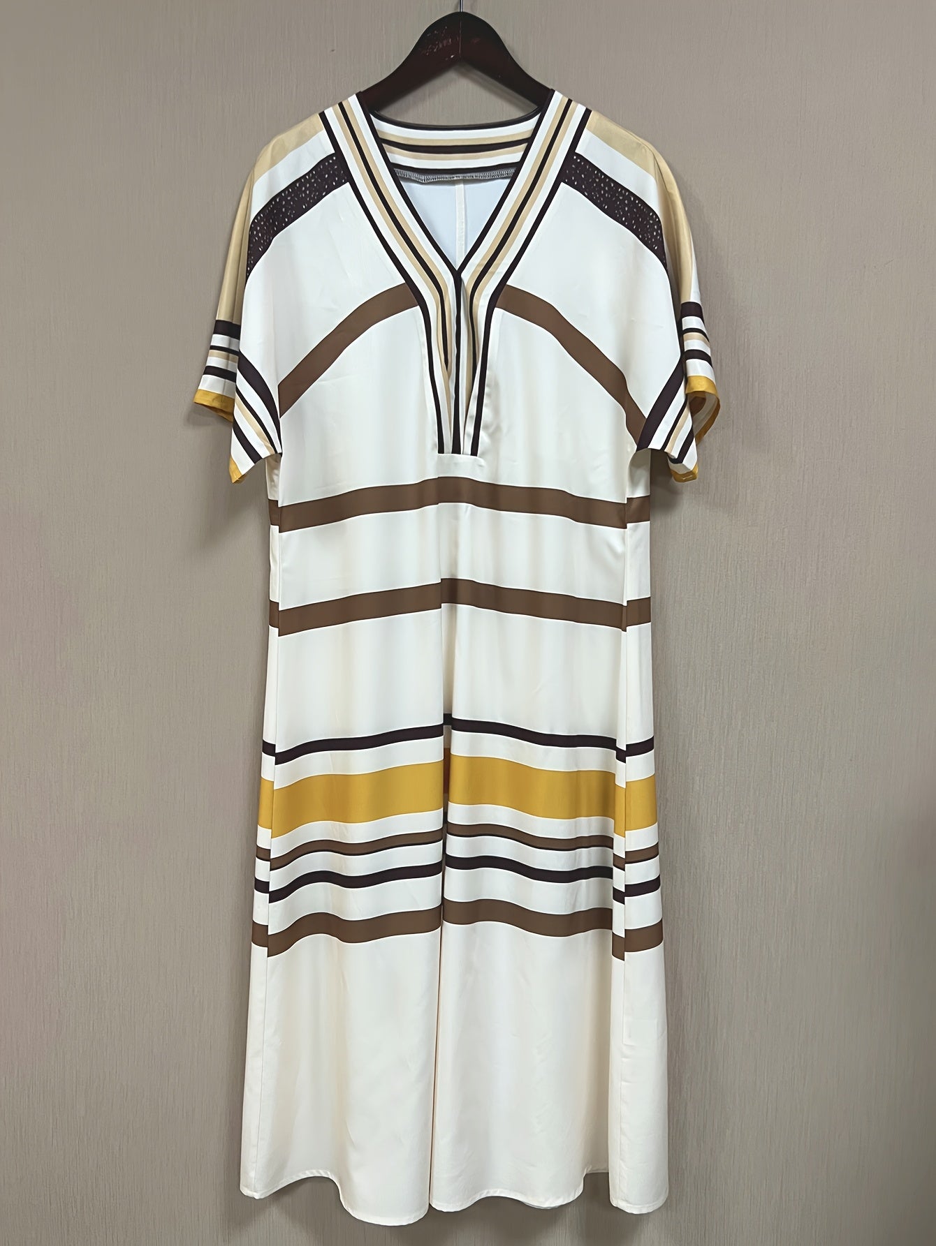 Kennedy | Relaxed V-Neck Print Dress