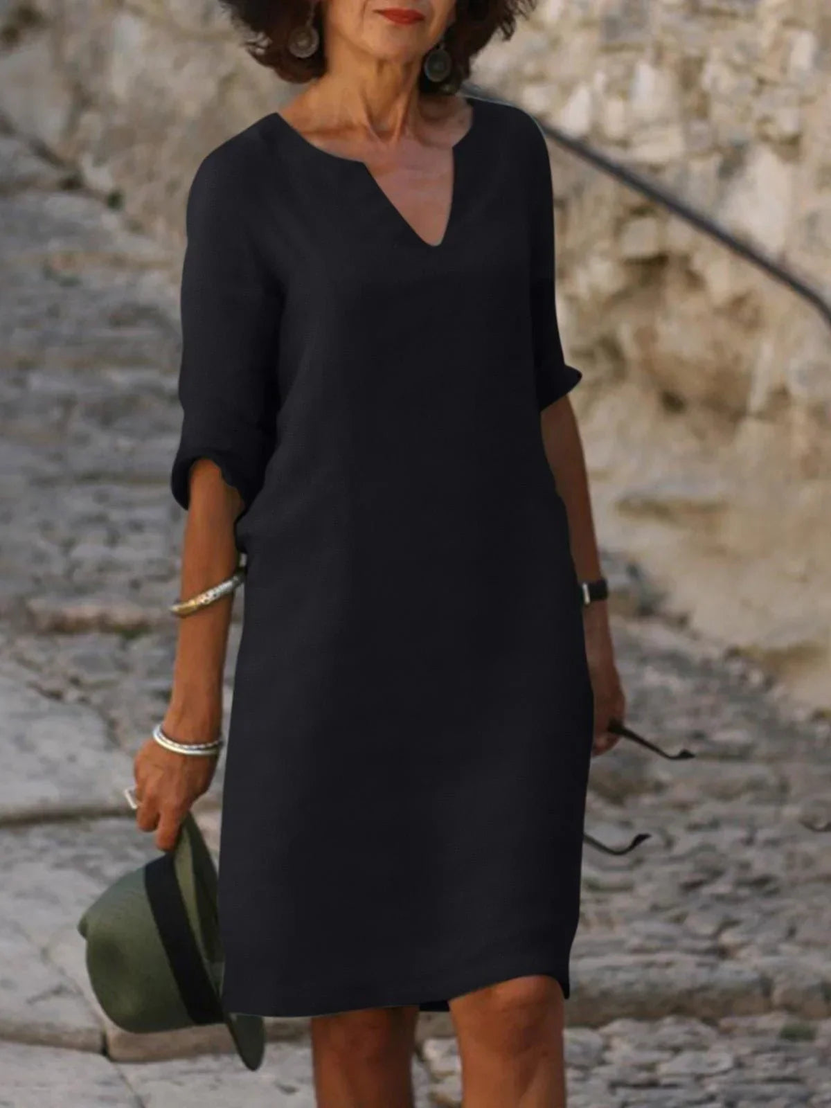 Diana | Elegant Black V-Neck Shift Dress