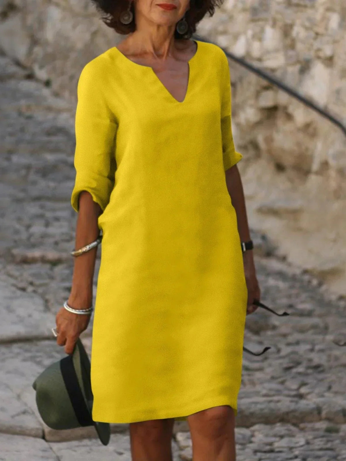 Diana | Elegant Black V-Neck Shift Dress
